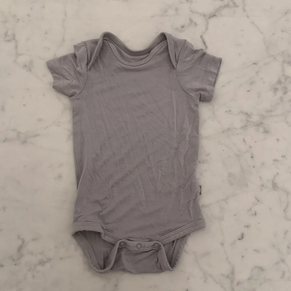 Kyte Baby Storm Gray Bamboo Bodysuit Size 0-3 Months Short Sleeve